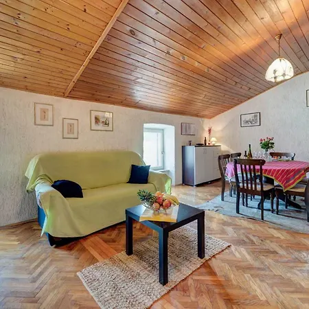 Apartment D&l In Center Pula