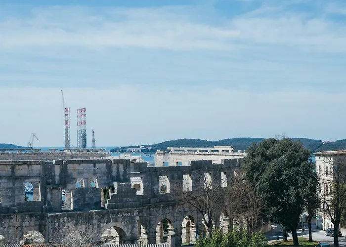 D&l In Center * Pula