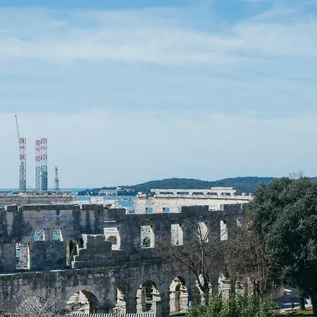 D&l In Center * Pula